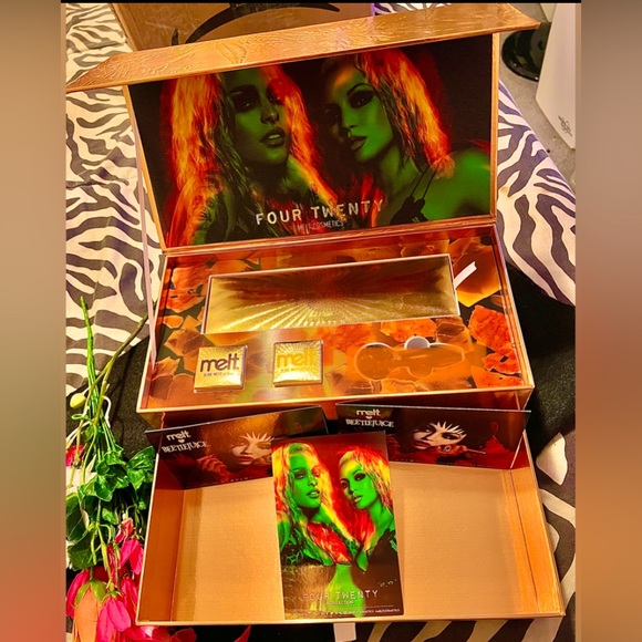 MELT “420 FOUR TWENTY” MAKEUP VAULT/ GOLD FOIL COLLECTOR BOX & GLASS ACCESSORY - Picture 1 of 14